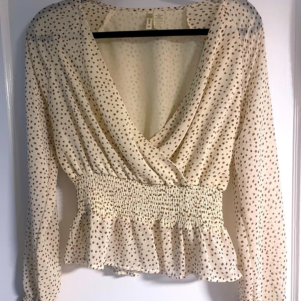Beige sleeve v-neck with gold polka dots